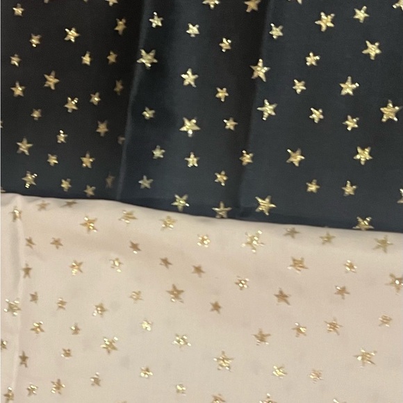NEW Holiday 2 square Tablecloths & 6 Placemats. Black and Ivory with Gold stars. - Picture 4 of 10